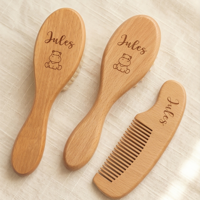 Cadeau de naissance coffret brosses et peigne gravés au prénom de bébé 