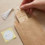 Marque-page personnalisé en bois – Cadeau Maîtresse, Maître, ATSEM ou Nounou
