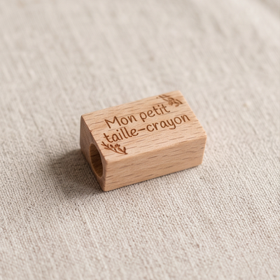 Petit Taille-Crayon en Bois Personnalisé – Prénom ou Texte au Choix