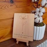 Cadeau pour maman, plaque en bois avec support et fleur gravé avec prénom d'un enfant. Je t'aime Maman