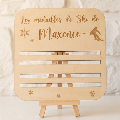 Support médailles de Ski garçon à personnaliser avec le prénom de l'enfant 