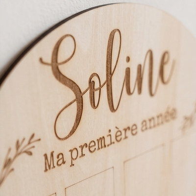 Support Photos "Ma Première Année" Personnalisé en Bois