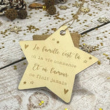Boule de noël en forme d'étoile ecrit : "La famille c'est la où la vie commence Et où l'amour ne finit jamais"