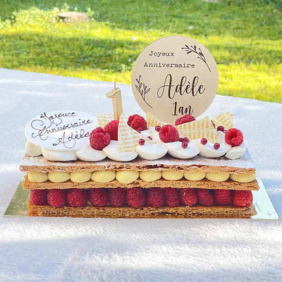 Magnifique gâteau avec plaque décorative personnalisée